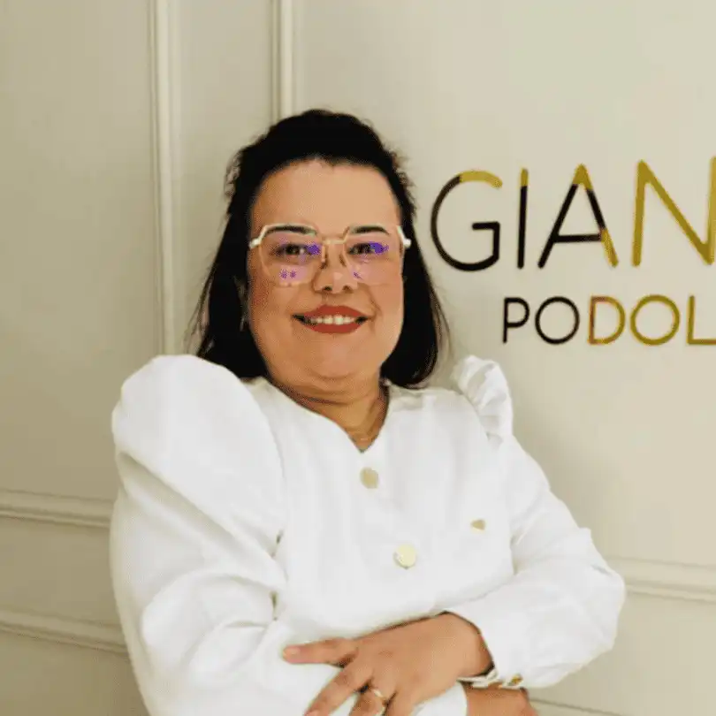 Foto de Giani Pessoa, podóloga especializada em Araçatuba
